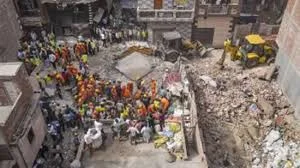 Delhi: 10 killed as building collapses in Mustafabad; CM Gupta orders inquiry (3rd LD)