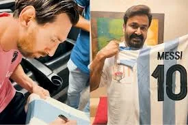 Mohanlal's heart skips a beat as he receives a jersey signed by Lionel Messi