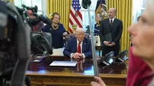 Trump signs memo to extend federal hiring freeze through July: White House