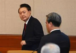 South Korea: Ex-President Yoon denies insurrection charges at first criminal trial (Lead)