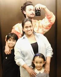 Aayush Sharma’s ‘big smiles’ include wife Arpita, children Ahil and Ayat