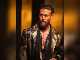Tiger Shroff shows off dramatic transformation from belly fat to ripped washboard abs