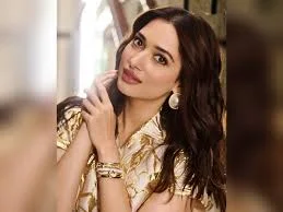 Tamannaah Bhatia & Sidharth Malhotra begin shooting for 'Vvan'