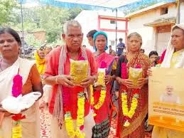 Chhattisgarh: Beneficiaries express gratitude as 'Chawal Utsav' brings timely rice distribution in Jashpur