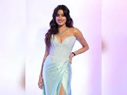 Jahnvi Kapoor says 'Praying deeply for the passengers' after the Ahmedabad plane crash