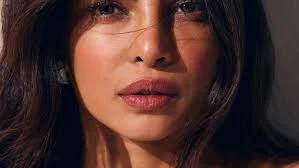 Priyanka Chopra drops a heartfelt note for Rekha as she misses the re-release of 'Umrao Jaan'