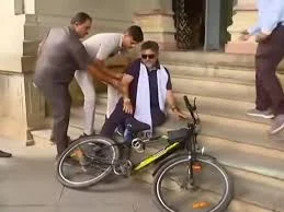 After posting 'in the corridors of power, I chose a cycle', K’taka Dy CM Shivakumar falls off bicycle